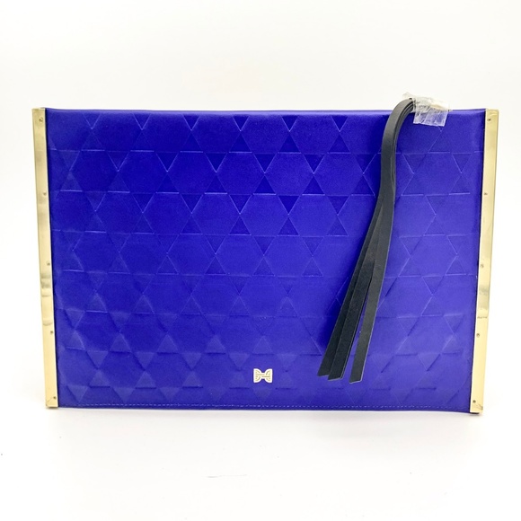 NWT HEIRLOOM Leather Embossed Flat Clutch - Picture 1 of 6